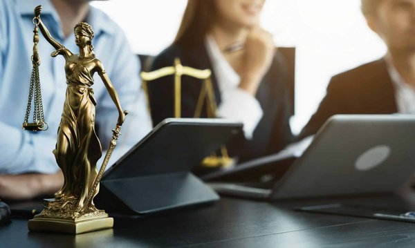 Devenir commissaire de justice à Rillieux-la-Pape : attributions, compétences et perspectives de carrière