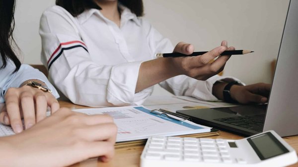 Les métiers qui recrutent en 2024 : une liste pour trouver un emploi rapidement