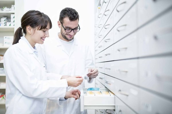 Quelles sont les étapes pour devenir préparateur en pharmacie ?