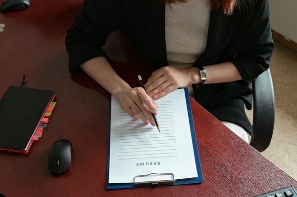 Modèle CV : quels sont les éléments essentiels à inclure dedans ?